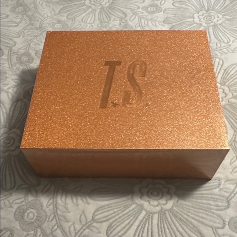 Taylor Swift Life of a Showgirl orange cardigan box set  s/xs NIB - Picture 6 of 9